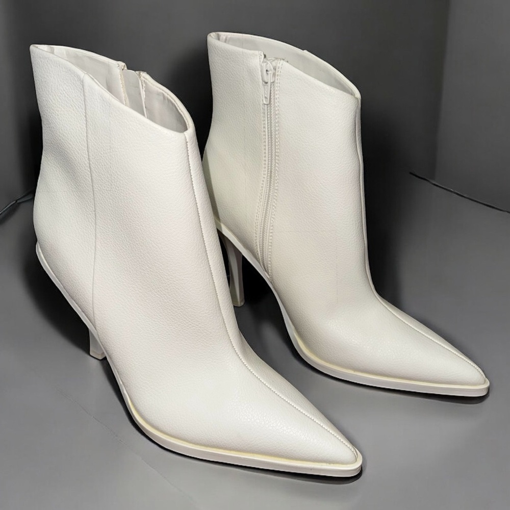 Top Shop White Handsome Pointed Toe Heeled Boots size 9.5